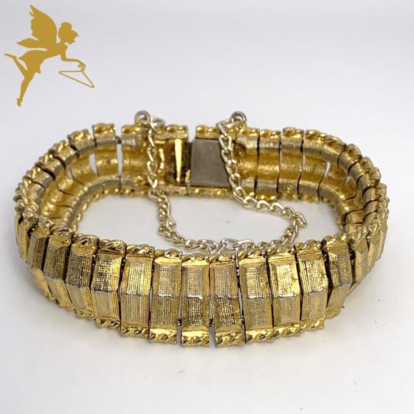 VINTAGE 1960s Goldtone Accordion Bracelet With Safety Chain - Picture 5 of 6